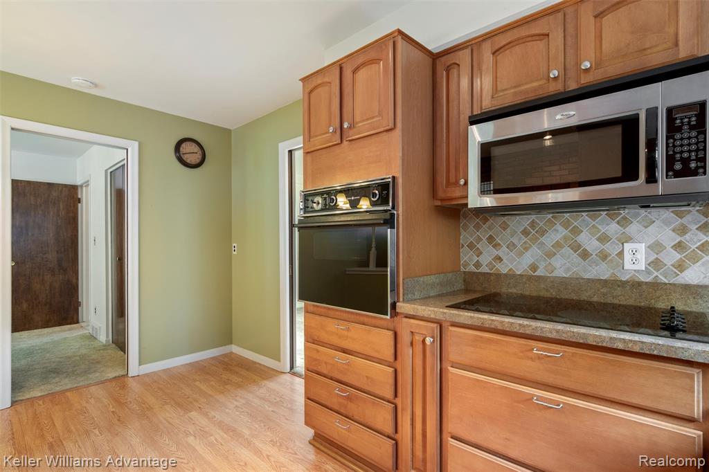 7562 Terri Drive, Westland, MI — Photo 11