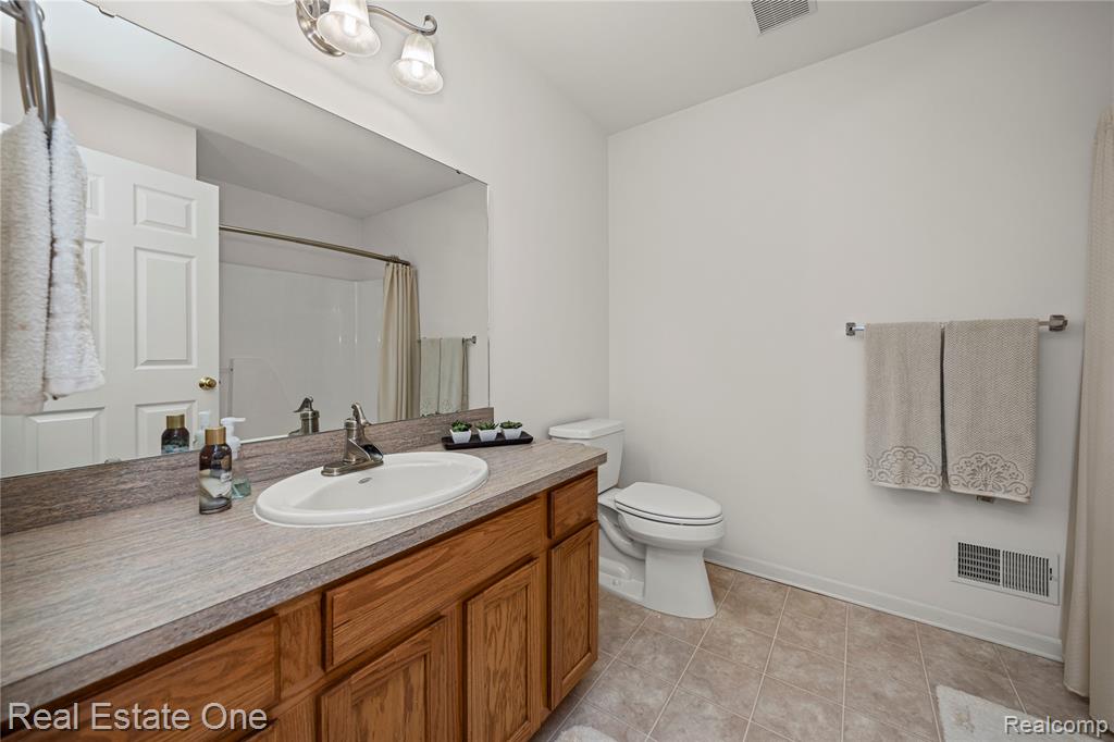 4364 Meadows Avenue, Burton, MI 48439 — Photo 29