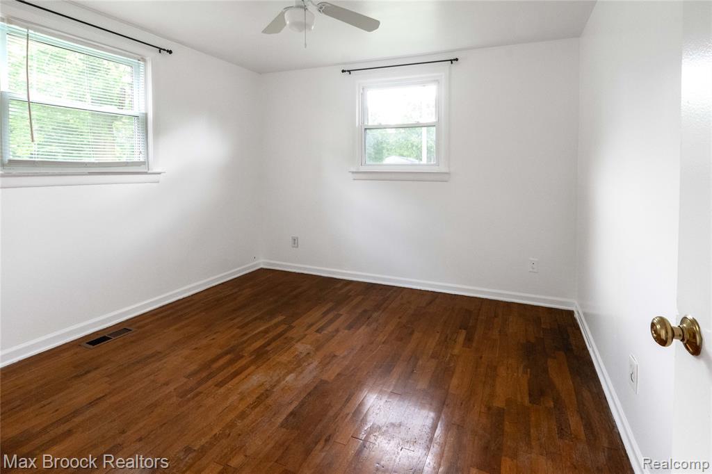 6479 Webb Drive, Flint, MI 48506 — Photo 23