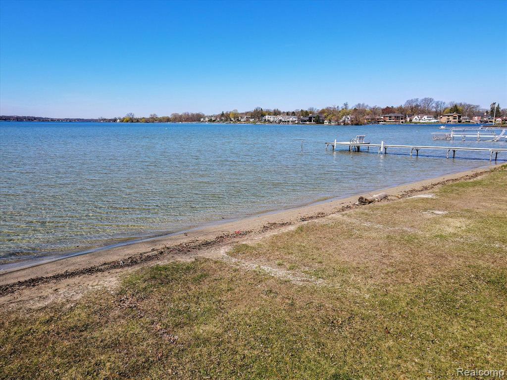 1293 BRAMBLES Drive, Waterford, MI 48328 — Photo 40