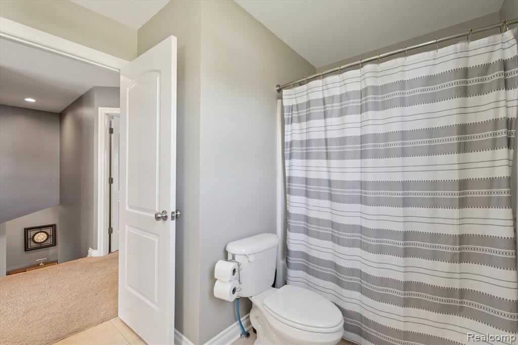 7056 Glenmeadow Court, Grand Blanc, MI 48439 — Photo 27