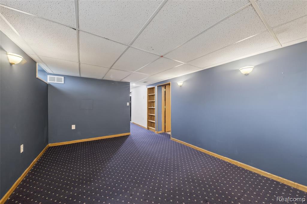 9818 Roseland Street, Livonia, MI 48150 — Photo 32