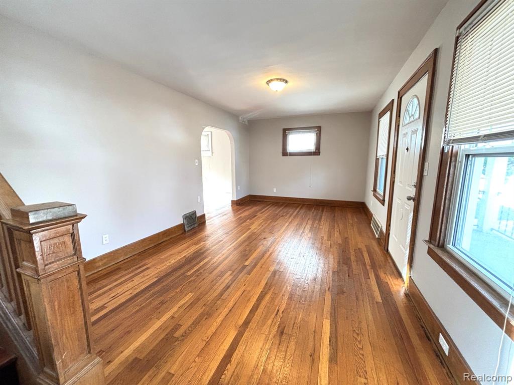 536 E Jarvis Avenue, Hazel Park, MI 48030 — Photo 3