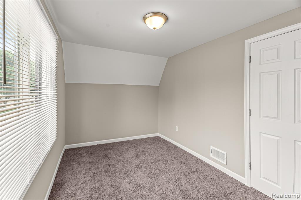 8329 Lenore Street, Dearborn Heights, MI 48127 — Photo 20