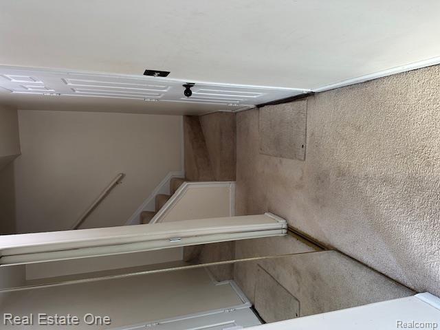942 Hogarth Avenue, Waterford, MI 48328 — Photo 2