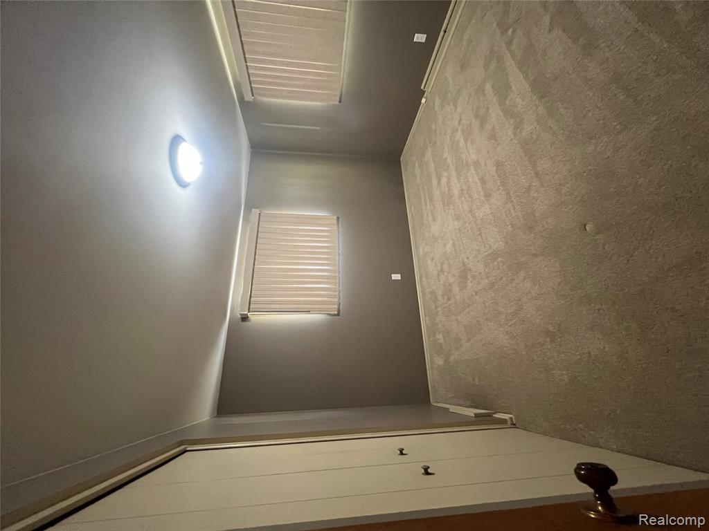 5352 Elmsford Drive, Flint, MI 48532 — Photo 13