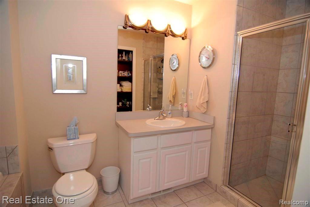 66 SANDHILLS Lane, Lake Orion, MI 48362 — Photo 25