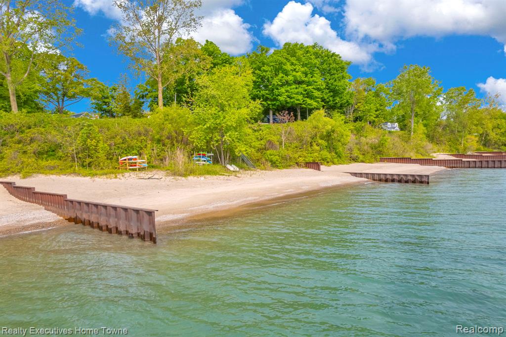 7102 Lakeview Drive, Lexington, MI 48450 — Photo 4