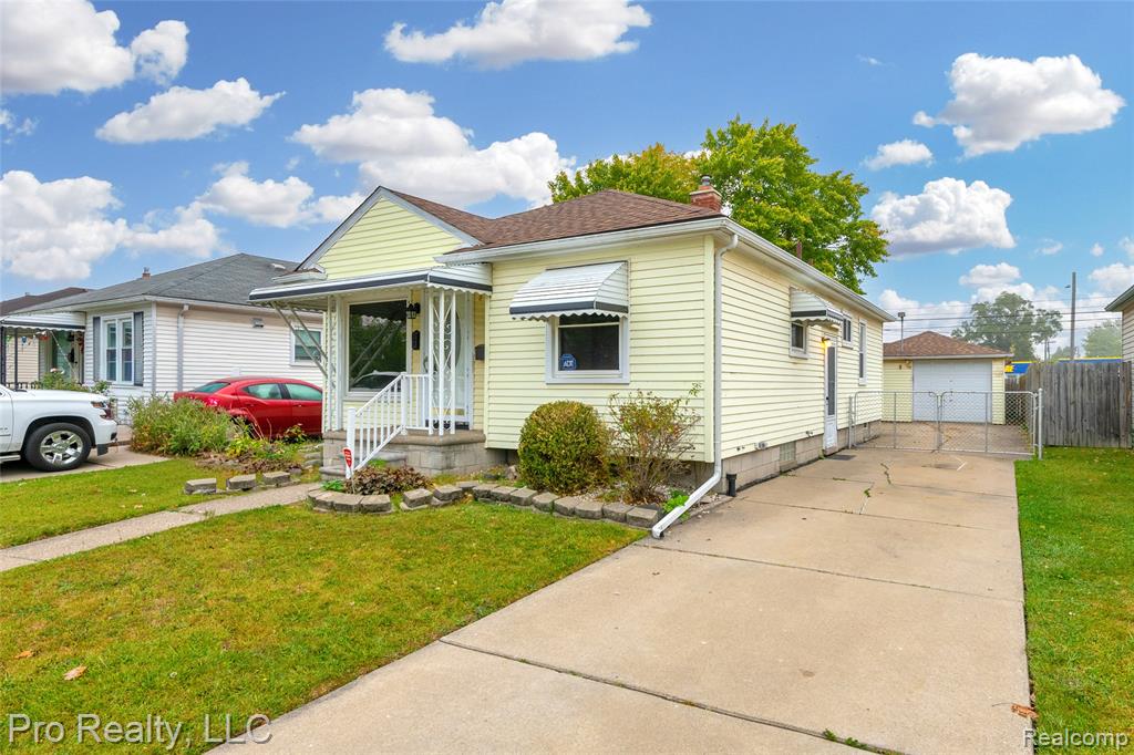 650 CLEOPHUS Parkway, Lincoln Park, MI 48146 — Photo 2