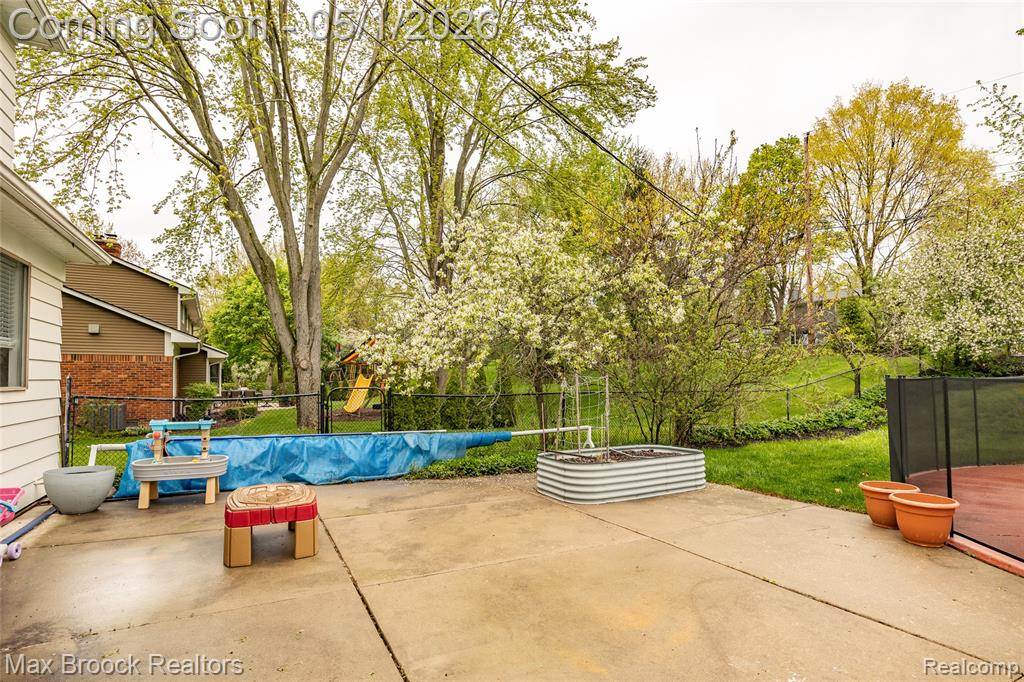 2275 Park Ridge Drive, Bloomfield Hills, MI 48304 — Photo 17