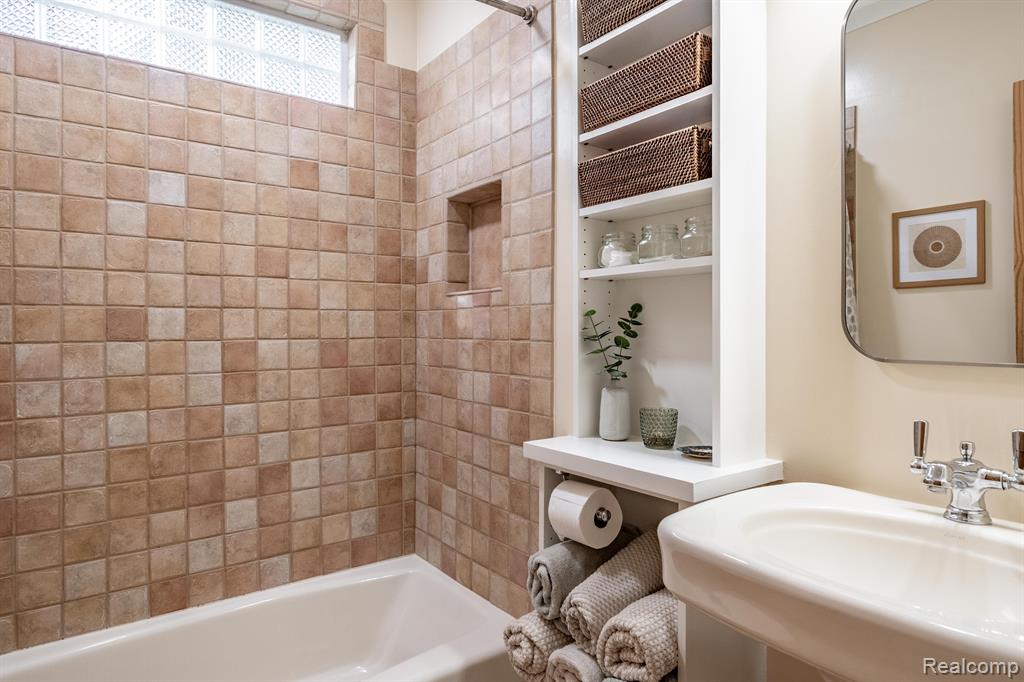 1335 KENSINGTON Drive, Ann Arbor, MI 48104 — Photo 14
