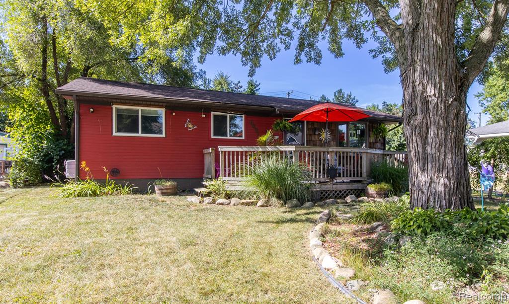 6621 Doyon Drive S, Waterford, MI 48327 — Photo 2
