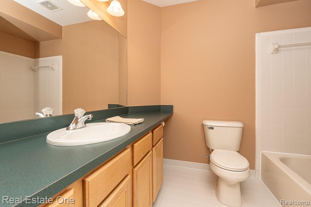 52033 Pebble Creek Drive, New Baltimore, MI 48047 — Photo 17