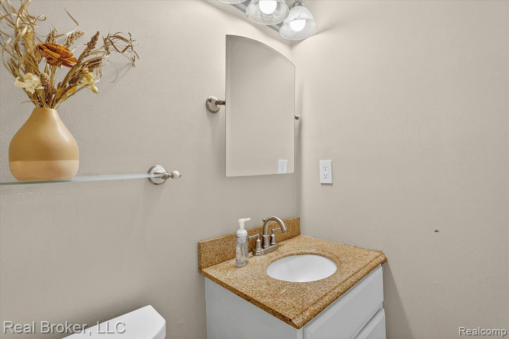 28-3885-Morgan-Rd-Orion-Township-MI-48359-WindowStill.jpg