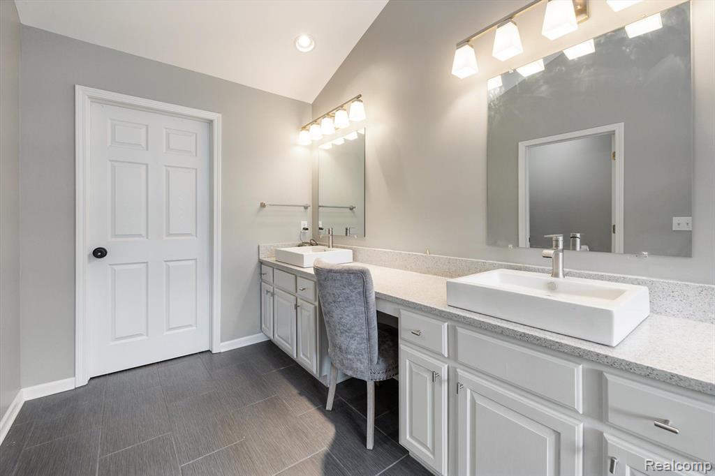 4409 BRIGHTON Drive, Grand Blanc, MI 48439 — Photo 33