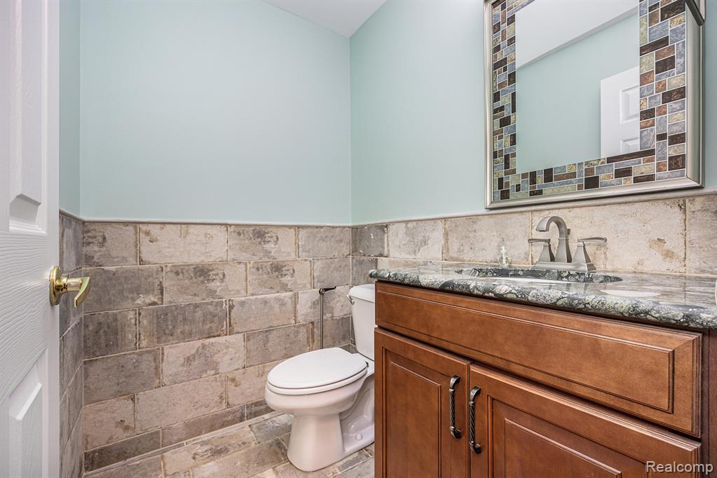 5686 Cherry Lane, West Bloomfield, MI 48324 — Photo 15