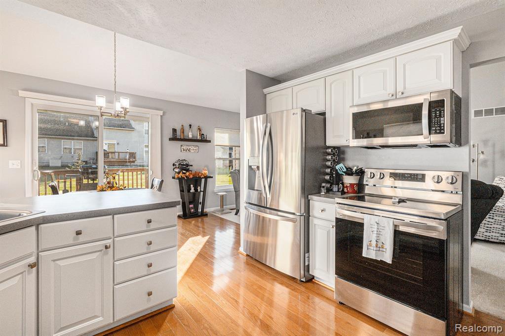 2574 KERRIA Drive, Howell, MI 48855 — Photo 15