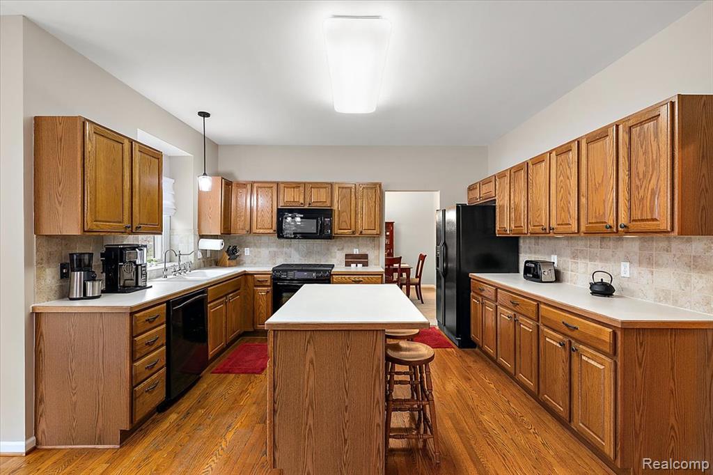 8446 S Shore Drive, Clarkston, MI 48348 — Photo 12