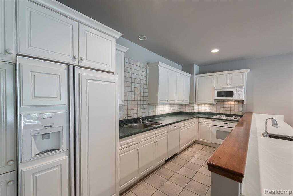 4524 STONELEIGH Road, Bloomfield Hills, MI 48302 — Photo 36