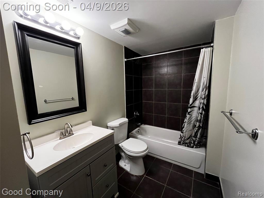 98 Northbound Gratiot, 5, Mount Clemens, MI 48043 — Photo 16