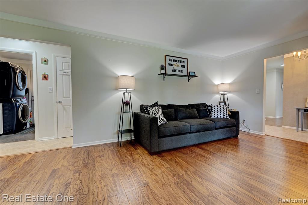 327 Coats Road, Lake Orion, MI 48362 — Photo 15