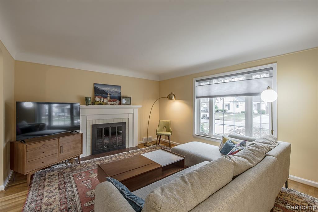 10846 Hart Avenue, Huntington Woods, MI — Photo 9