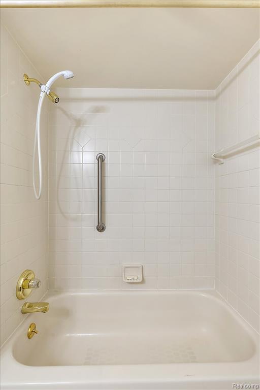 53629 WAYBURN Court, Utica, MI 48315 — Photo 36