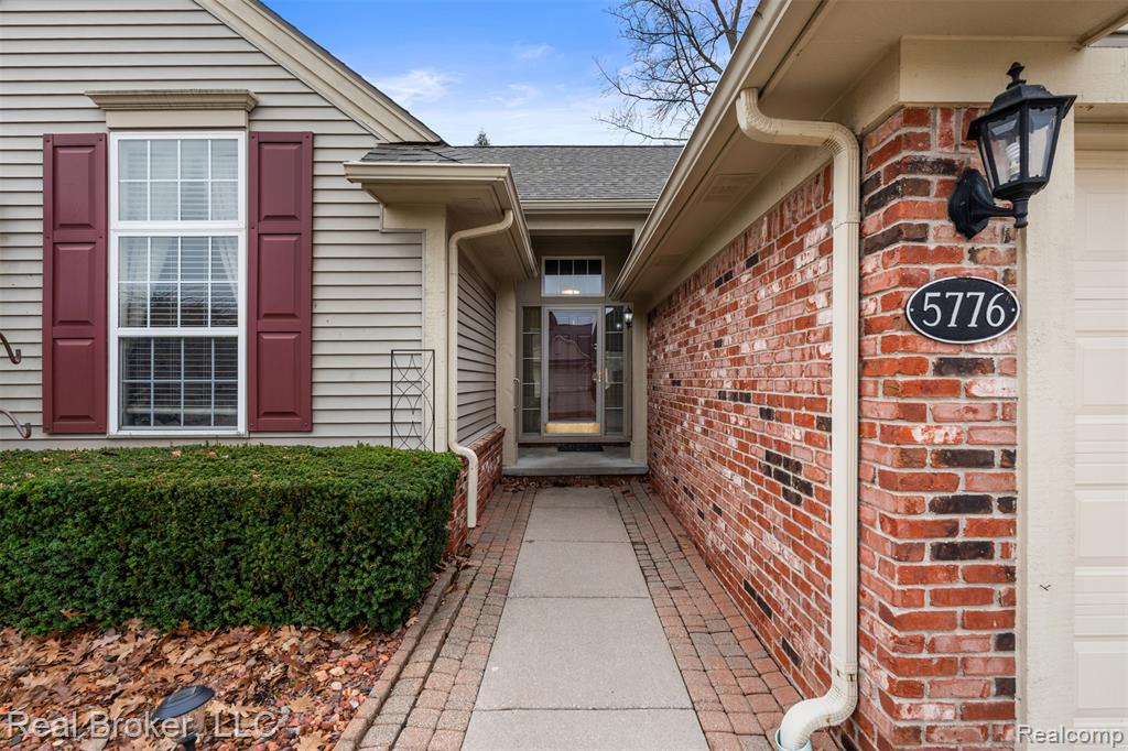 5776 Woodview Drive, 6, Sterling Heights, MI 48314 — Photo 5