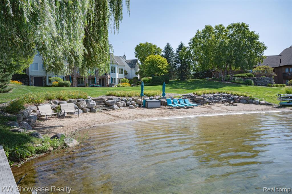 4334 Terra Ridge Drive, Milford, MI 48381 — Photo 8