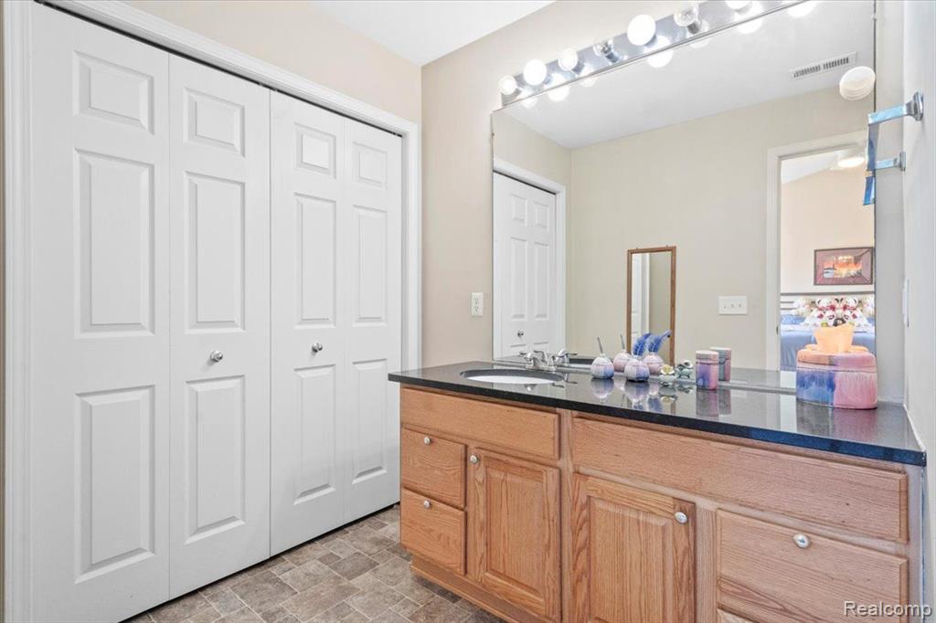 26606 KIRKWAY Circle, Woodhaven, MI 48183 — Photo 19