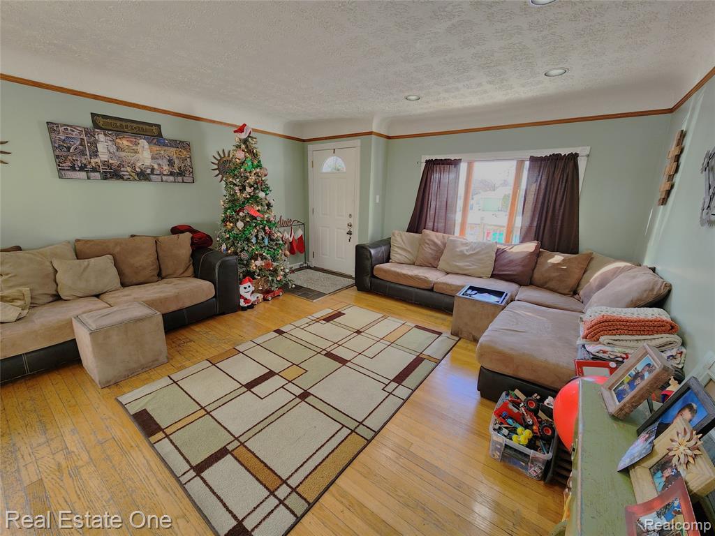 759 Chippewa Street, Mount Clemens, MI 48043 — Photo 3