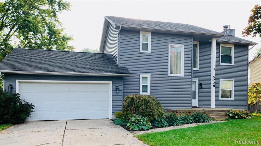 5229 Regimental Banner Drive, Grand Blanc, MI 48439 — front exterior