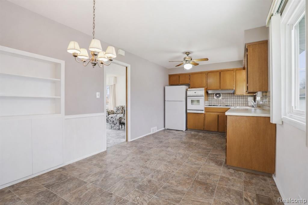 5221 Worchester Drive, Swartz Creek, MI 48473 — Photo 6
