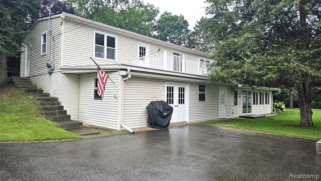 10040 Stinchfield Woods Road, Pinckney, MI 48169 — Photo 4