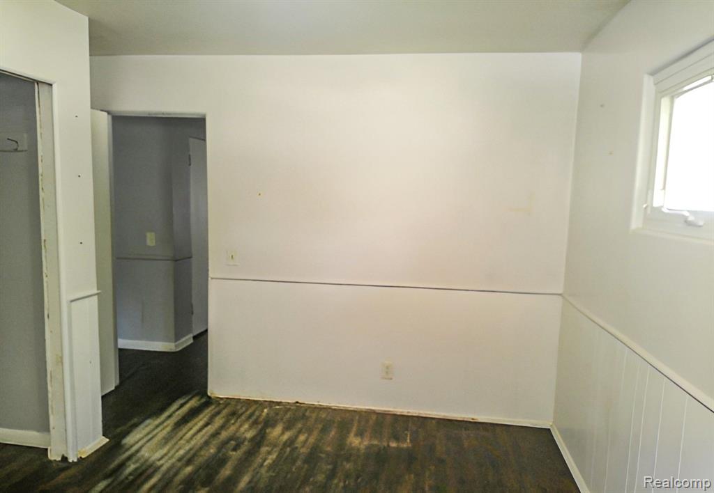 433 Crestview Street, Flushing, MI 48433 — Photo 9