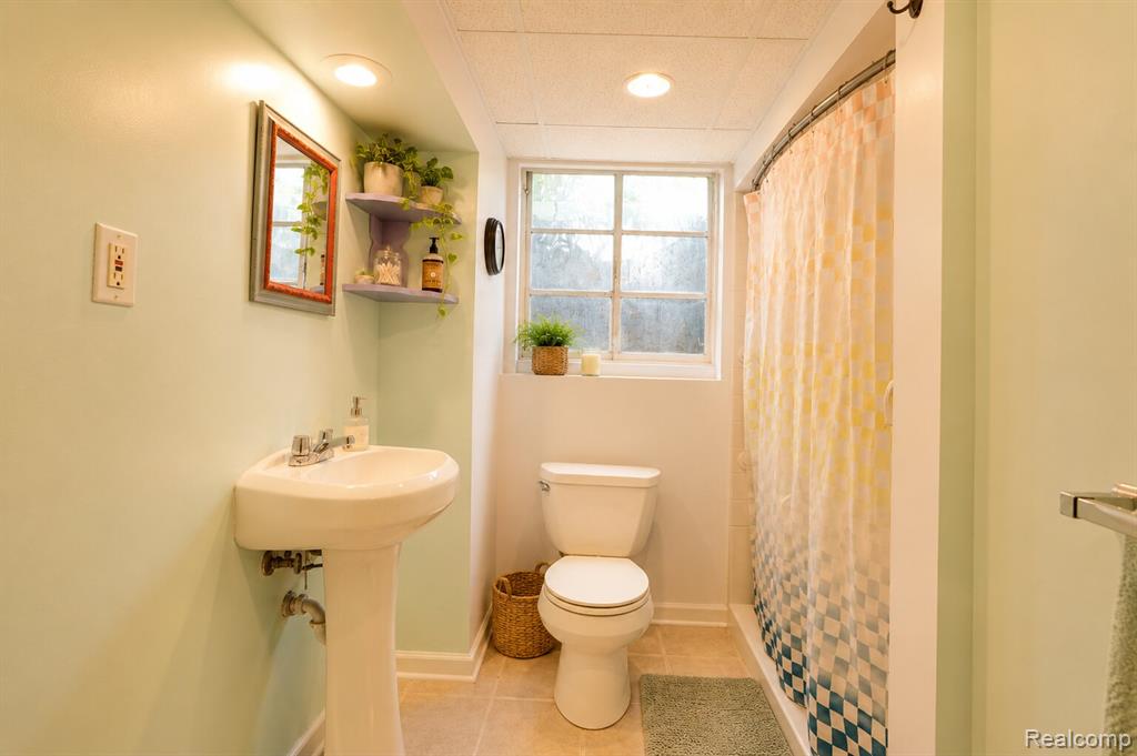 9101 Merriman Road, Livonia, MI 48150 — Photo 20