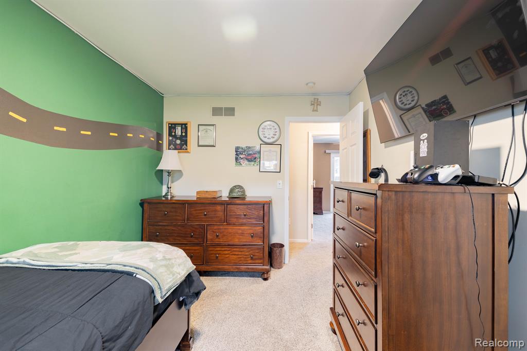 624 BEDFORD Drive, Westland, MI — Photo 19