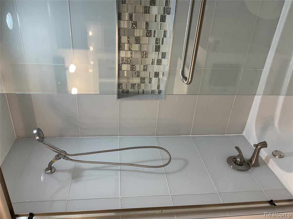 7070 Riverstone Road, West Bloomfield, MI — Photo 27