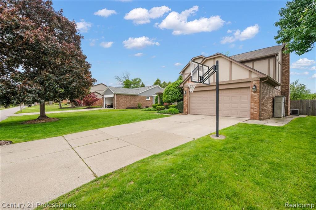 43587 Petrucci Drive, Clinton Twp, MI 48038 — Photo 3