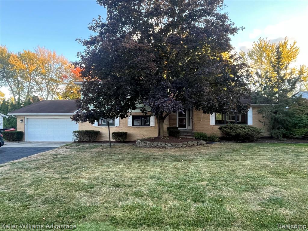 5529 Pembury, West Bloomfield, MI — front exterior
