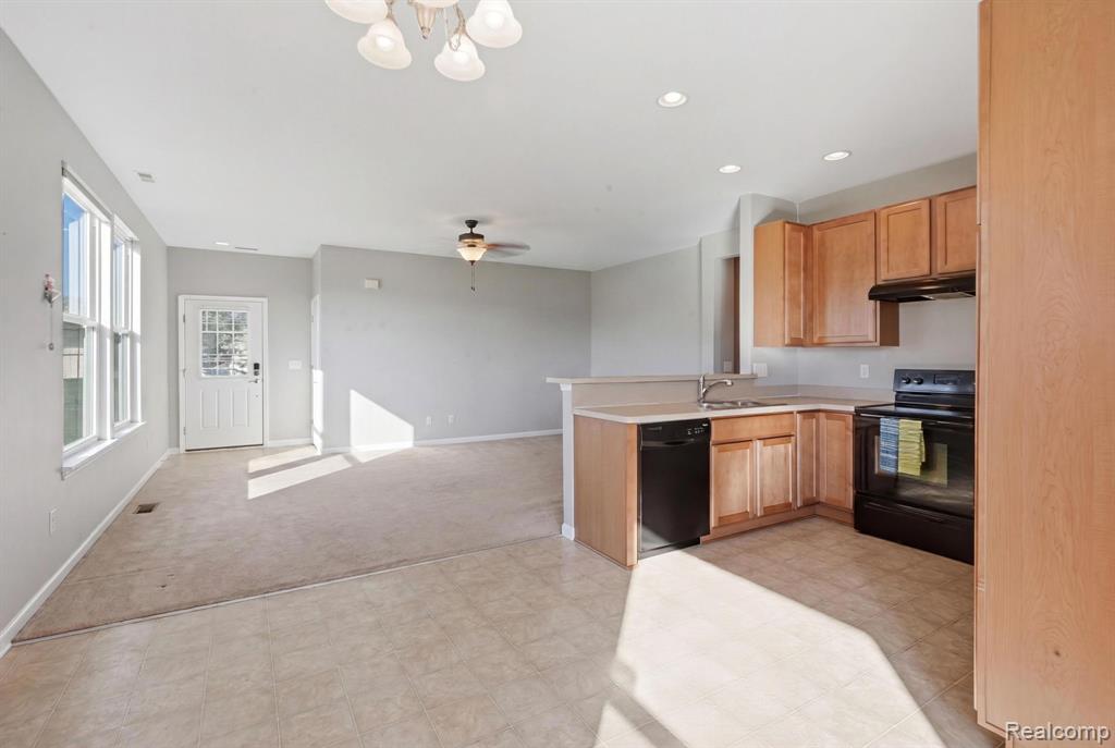 9370 Sand Hill Drive, Grand Blanc, MI 48439 — Photo 10