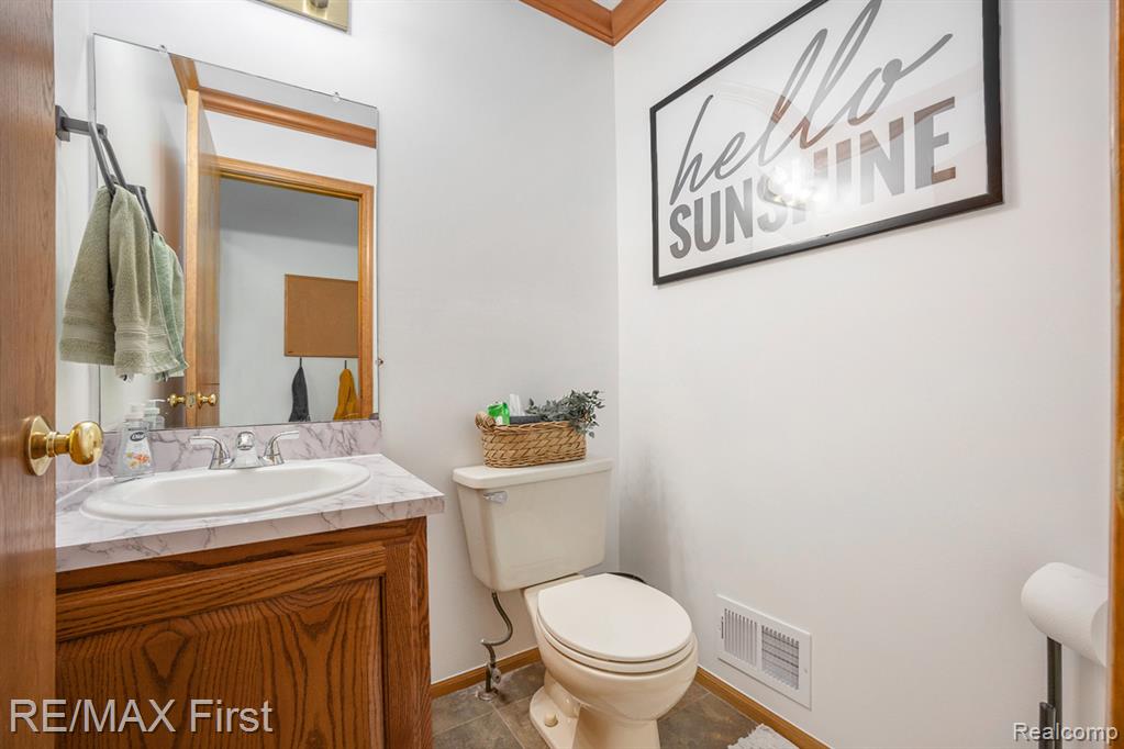 43373 Brooks Drive, Clinton Twp, MI 48038 — Photo 14