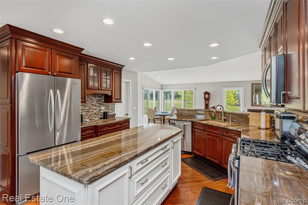 4261 Lakeridge Court, Bloomfield Hills, MI 48302 — Photo 23