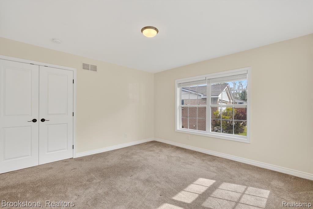 3695 Lotus Drive, Waterford, MI 48329 — Photo 25