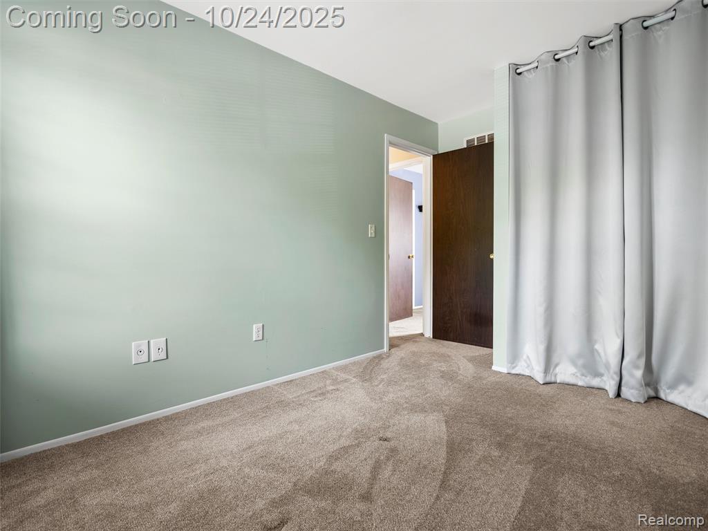 2844 Roundtree Drive, Troy, MI 48083 — Photo 20