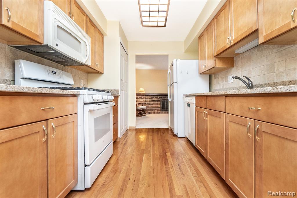 1814 WICKHAM Street, Royal Oak, MI 48073 — Photo 13