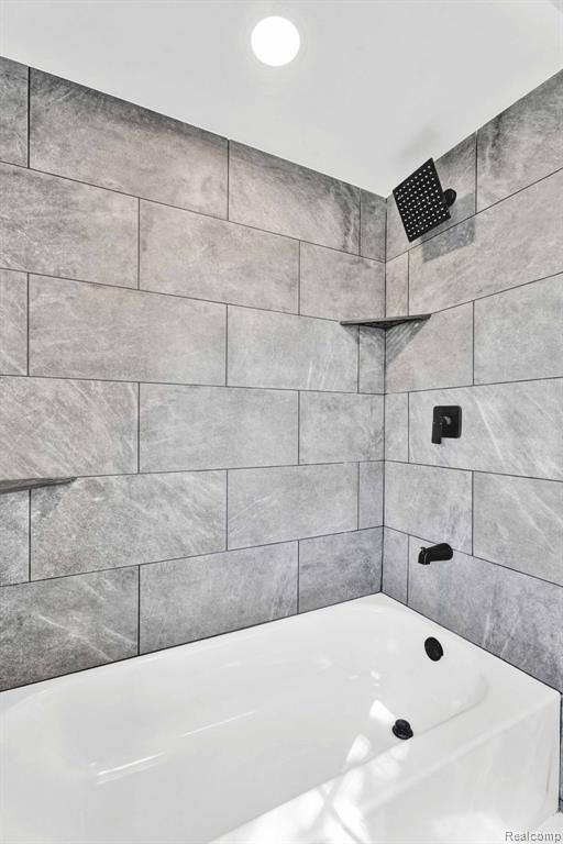 8962 Glasgow Drive, White Lake, MI — Photo 42