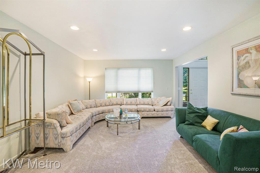 7565 GREENWAY Lane, West Bloomfield, MI 48324 — Photo 11