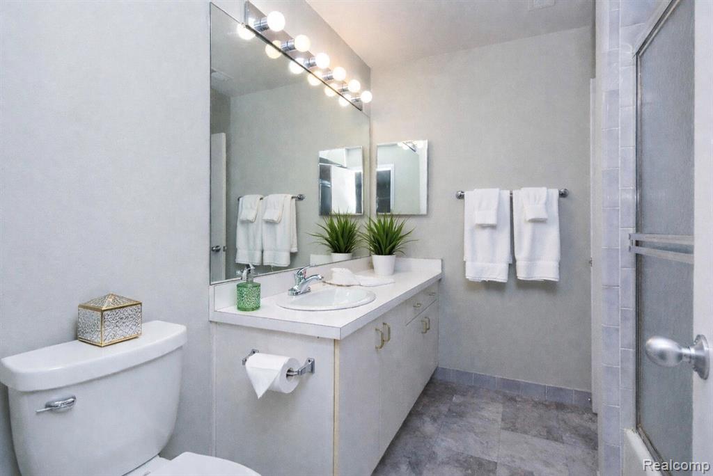6580 Ridgefield Circle, 202, West Bloomfield, MI — Photo 23