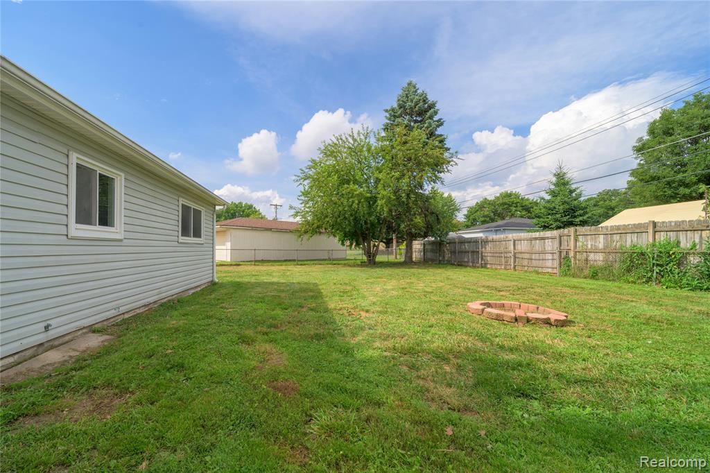 6448 Hunter Court, Westland, MI — Photo 23